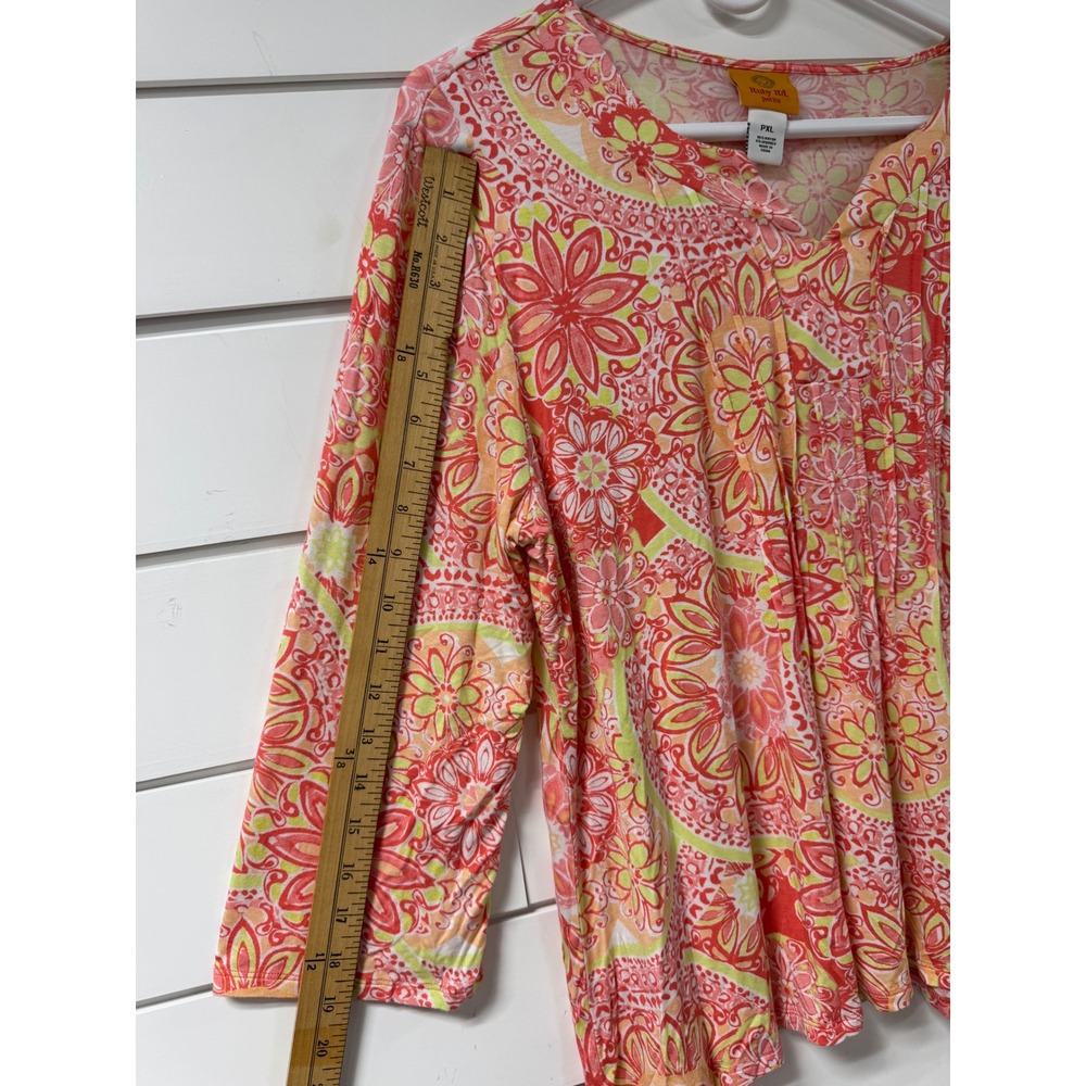 Ruby Rd Petite PXL Floral Medallion Print 3/4 Sleeve Pleated Knit Top Coral Pink - Picture 4 of 6
